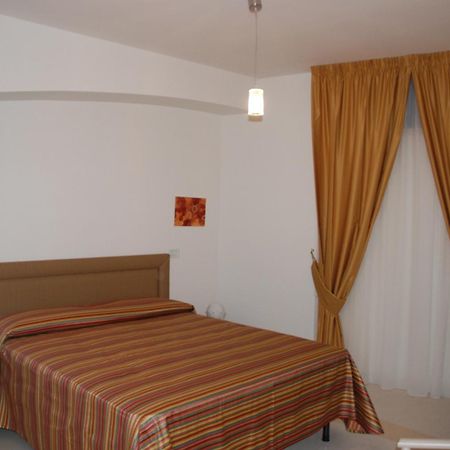 Albergo Le Dodici Lune 몬테코르비노로벨라 객실 사진