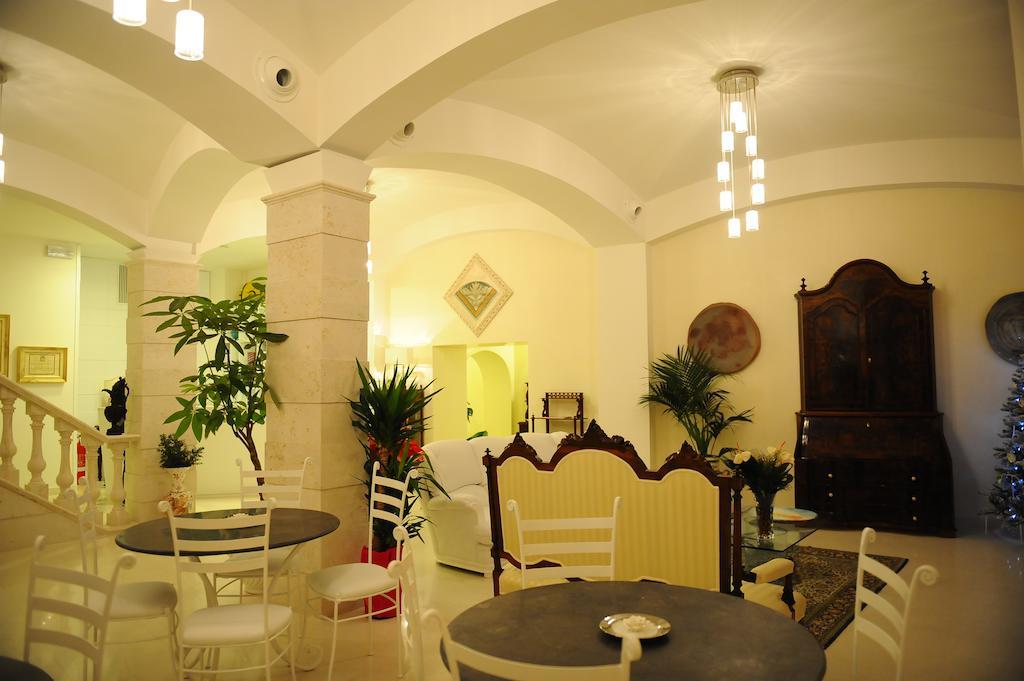 Albergo Le Dodici Lune 몬테코르비노로벨라 외부 사진