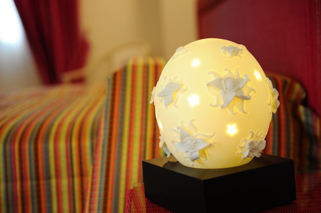 Albergo Le Dodici Lune 몬테코르비노로벨라 외부 사진