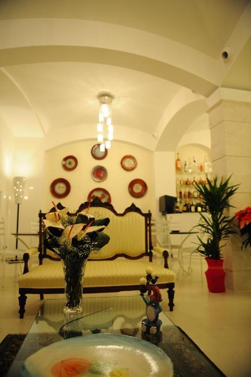 Albergo Le Dodici Lune 몬테코르비노로벨라 외부 사진