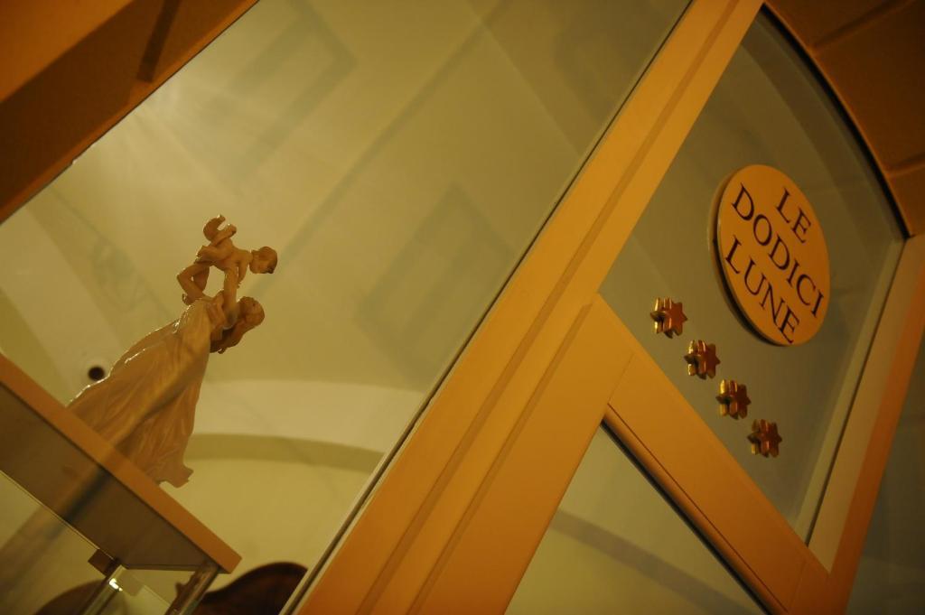 Albergo Le Dodici Lune 몬테코르비노로벨라 외부 사진