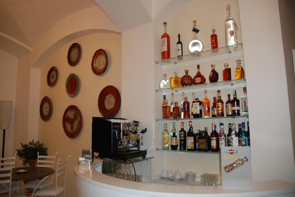 Albergo Le Dodici Lune 몬테코르비노로벨라 외부 사진